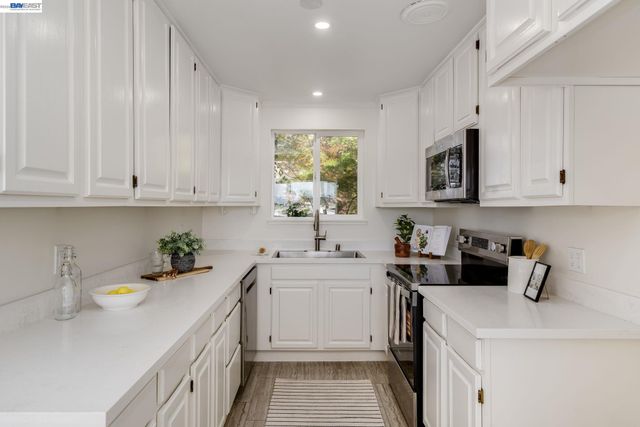 5265 Winifred Dr, Castro Valley, CA 94546