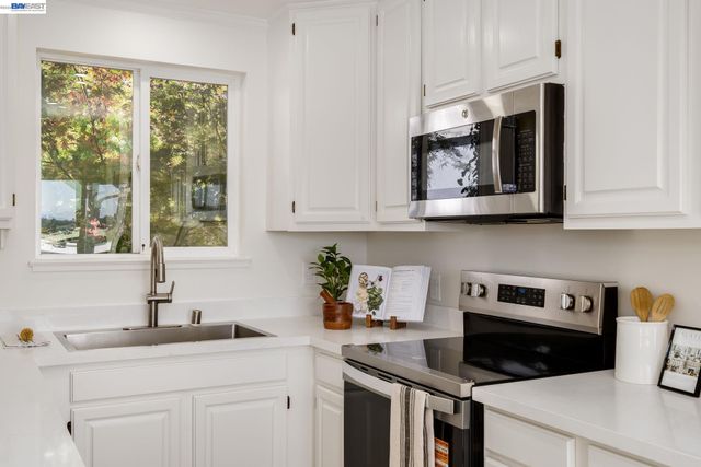 5265 Winifred Dr, Castro Valley, CA 94546