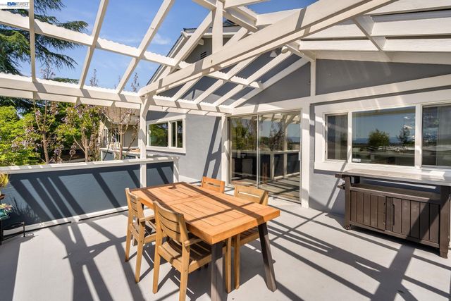 5265 Winifred Dr, Castro Valley, CA 94546