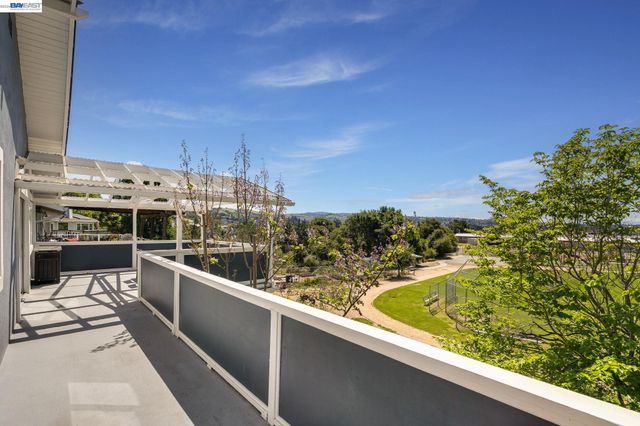 5265 Winifred Dr, Castro Valley, CA 94546