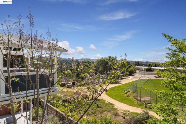 5265 Winifred Dr, Castro Valley, CA 94546