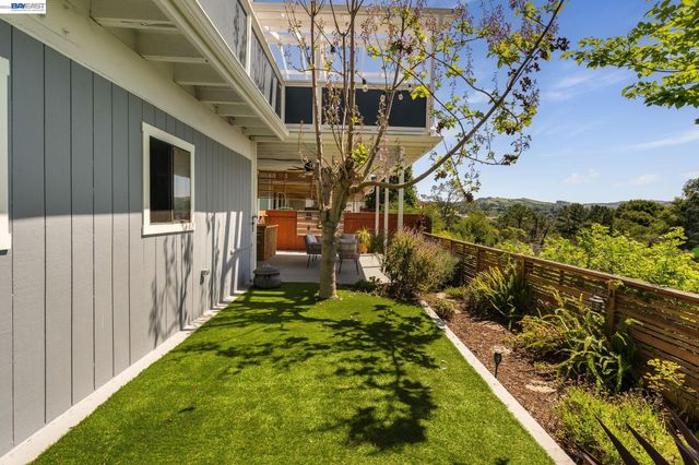 5265 Winifred Dr, Castro Valley, CA 94546