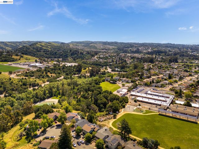 5265 Winifred Dr, Castro Valley, CA 94546