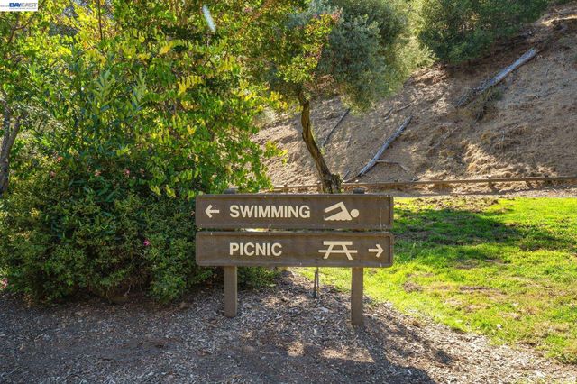 5265 Winifred Dr, Castro Valley, CA 94546
