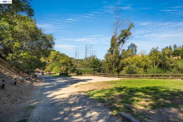 5265 Winifred Dr, Castro Valley, CA 94546