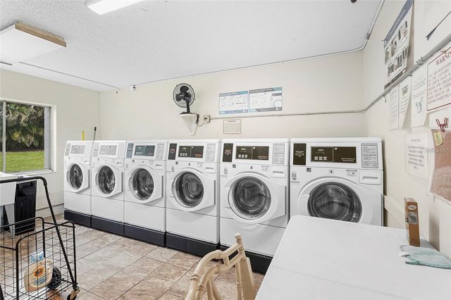 1540 GLEN OAKS DRIVE E B222, Sarasota, FL 34232