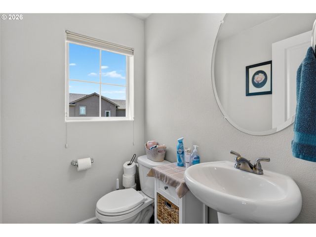 7162 Nw ELISE Ave, Portland, OR 97229