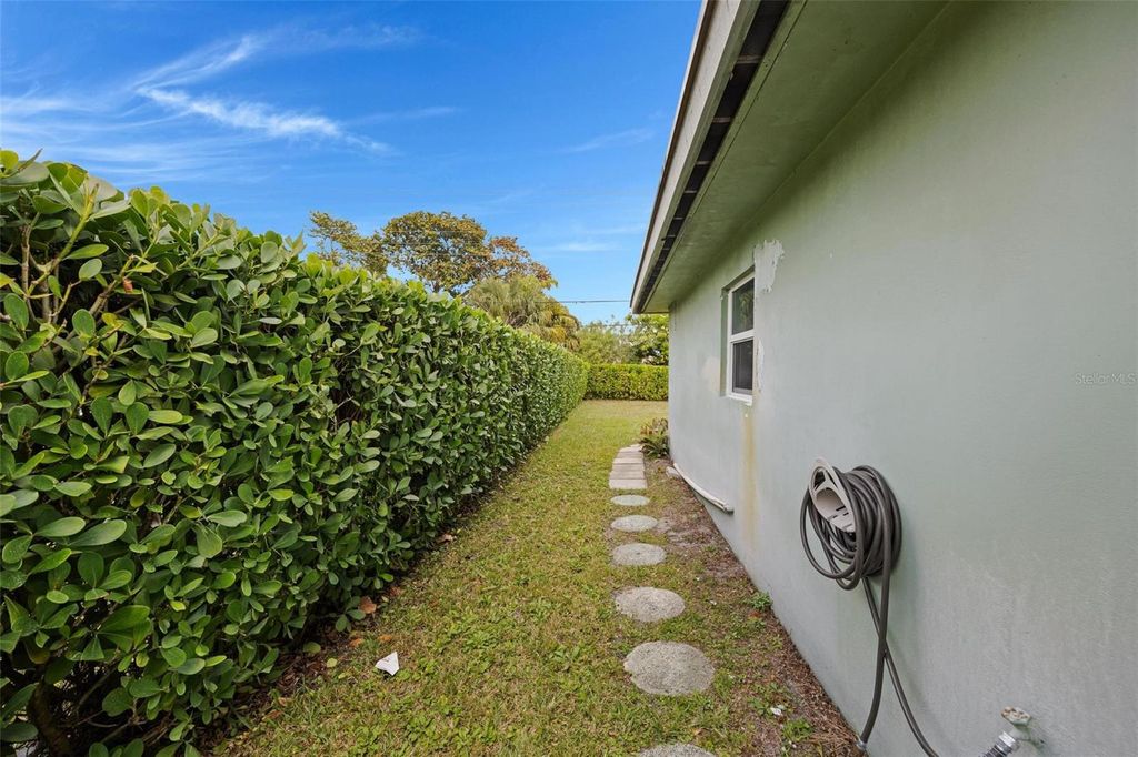 Image 5 of property listing at 6101 PINE TERRACE, Plantation, FL 33317