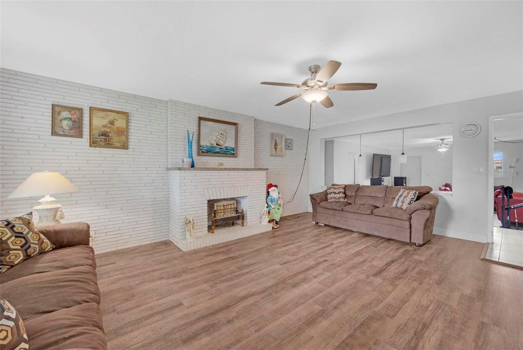 Image 7 of property listing at 6101 PINE TERRACE, Plantation, FL 33317