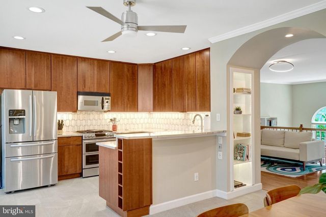 5757 GOVERNORS POND CIR, Alexandria, VA 22310