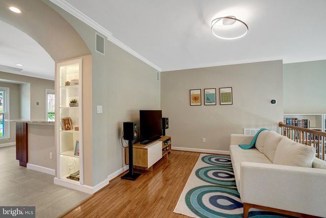 5757 GOVERNORS POND CIR, Alexandria, VA 22310