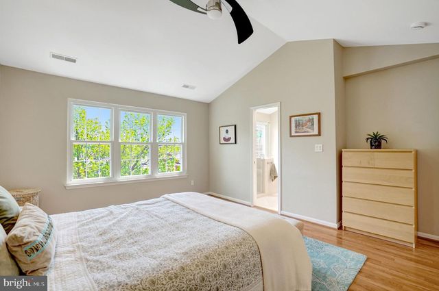 5757 GOVERNORS POND CIR, Alexandria, VA 22310