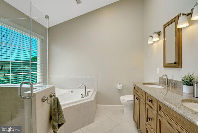5757 GOVERNORS POND CIR, Alexandria, VA 22310