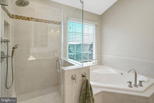 5757 GOVERNORS POND CIR, Alexandria, VA 22310
