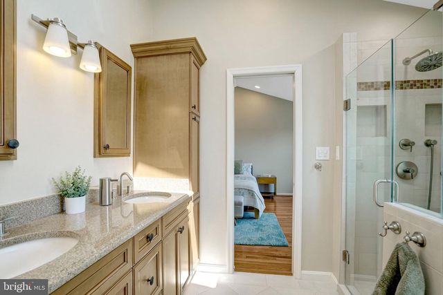 5757 GOVERNORS POND CIR, Alexandria, VA 22310
