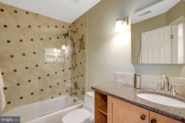 5757 GOVERNORS POND CIR, Alexandria, VA 22310