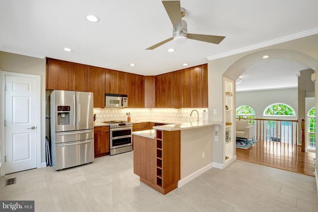 5757 GOVERNORS POND CIR, Alexandria, VA 22310