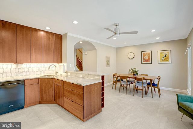 5757 GOVERNORS POND CIR, Alexandria, VA 22310