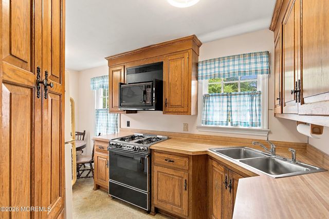 78 Clinton Avenue, Eatontown, NJ 07724
