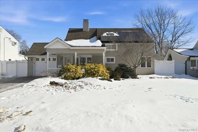 29 Disc Lane, Wantagh, NY 11793