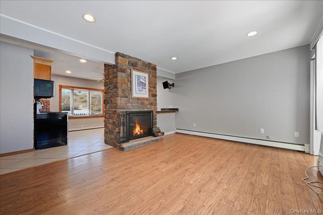 29 Disc Lane, Wantagh, NY 11793