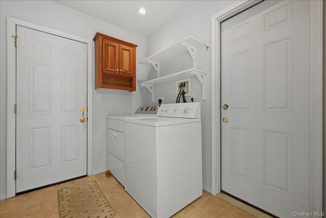 29 Disc Lane, Wantagh, NY 11793