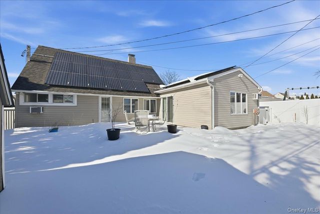 29 Disc Lane, Wantagh, NY 11793