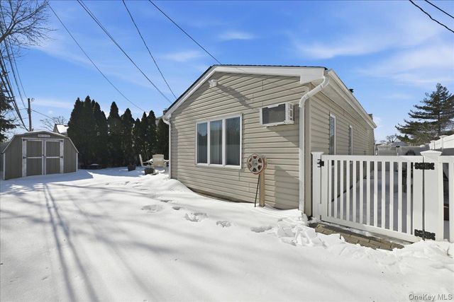 29 Disc Lane, Wantagh, NY 11793