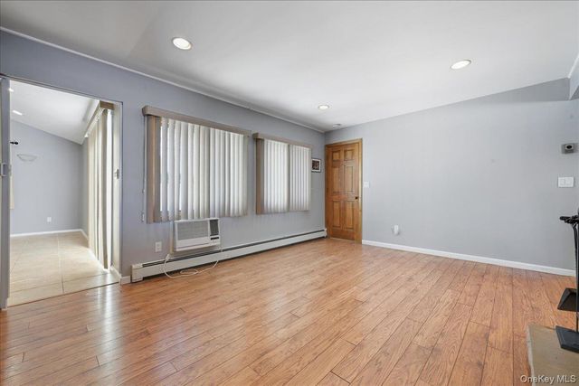 29 Disc Lane, Wantagh, NY 11793