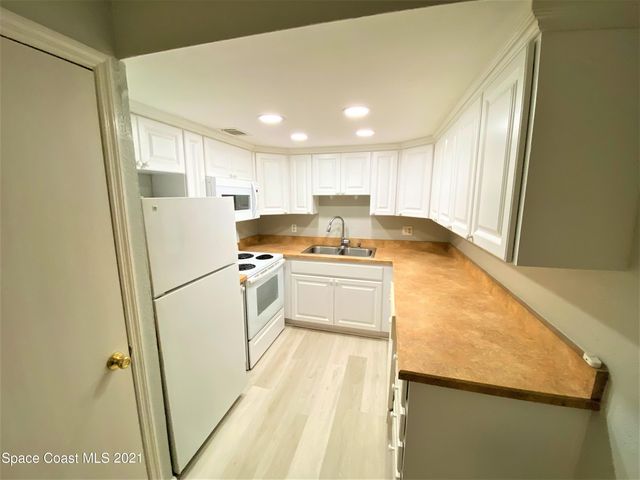 2170 Knox Mcrae Drive 5, Titusville, FL 32780