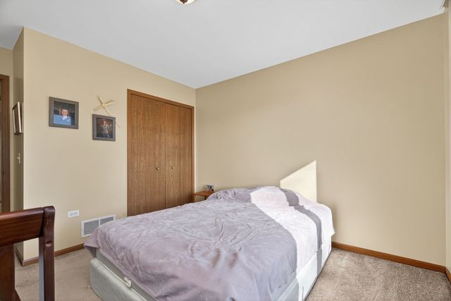 2700 Eagle Drive 2700, Joliet, IL 60436