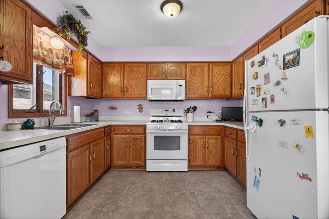 2700 Eagle Drive 2700, Joliet, IL 60436