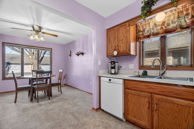 2700 Eagle Drive 2700, Joliet, IL 60436