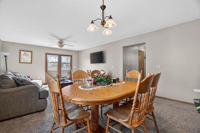 2700 Eagle Drive 2700, Joliet, IL 60436