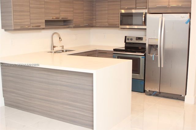 6940 Miami Gardens Dr 1-126, Hialeah, FL 33015