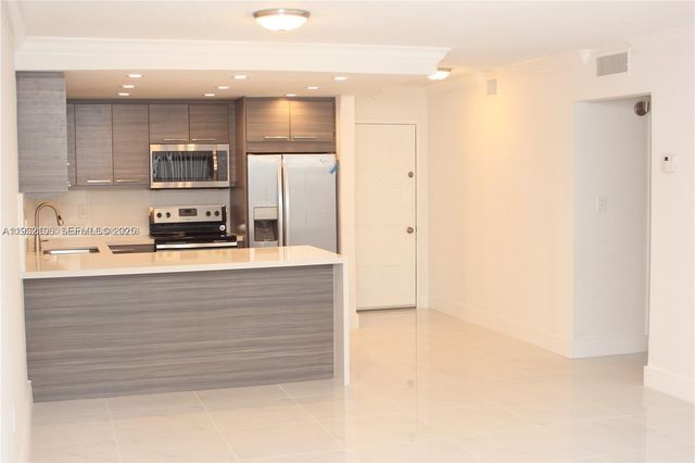 6940 Miami Gardens Dr 1-126, Hialeah, FL 33015