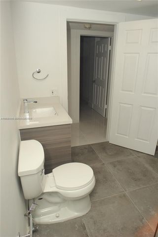 6940 Miami Gardens Dr 1-126, Hialeah, FL 33015