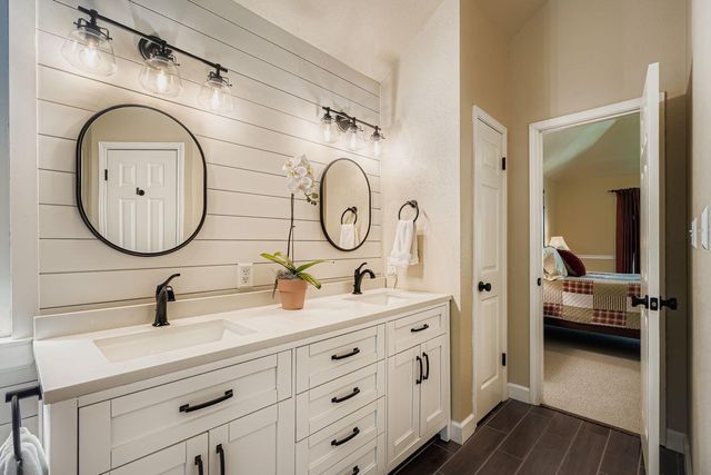 2600 Winding Brook DR, Austin, TX 78748