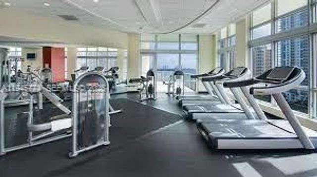 300 S Biscayne Blvd T-1803, Miami, FL 33131