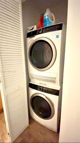 300 S Biscayne Blvd T-1803, Miami, FL 33131