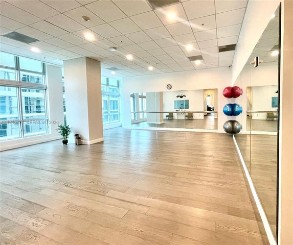 300 S Biscayne Blvd T-1803, Miami, FL 33131