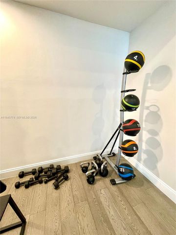 300 S Biscayne Blvd T-1803, Miami, FL 33131