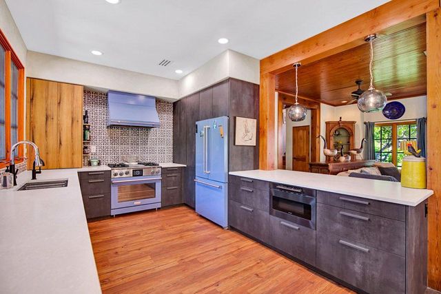 541 Martindale Falls RD, Martindale, TX 78655