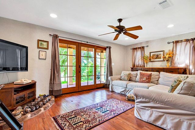 541 Martindale Falls RD, Martindale, TX 78655