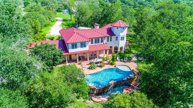 541 Martindale Falls RD, Martindale, TX 78655