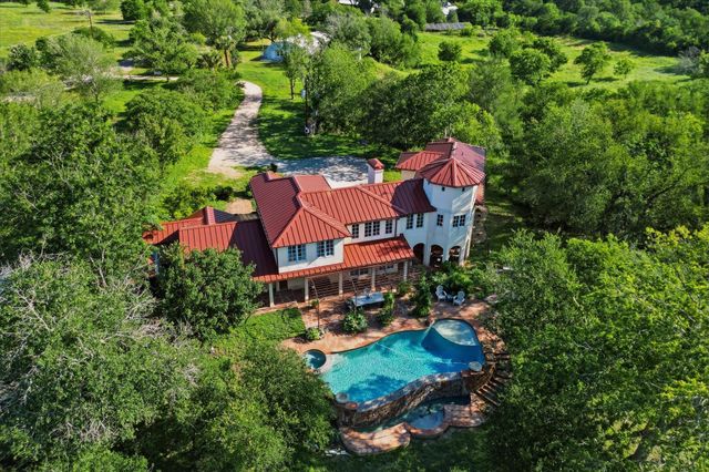541 Martindale Falls RD, Martindale, TX 78655