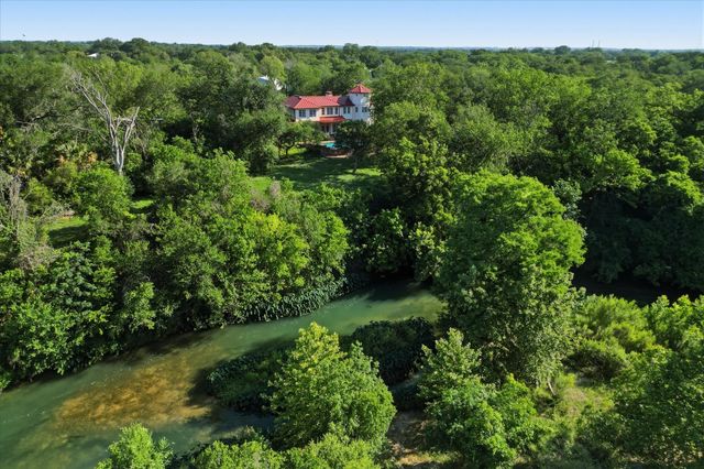 541 Martindale Falls RD, Martindale, TX 78655