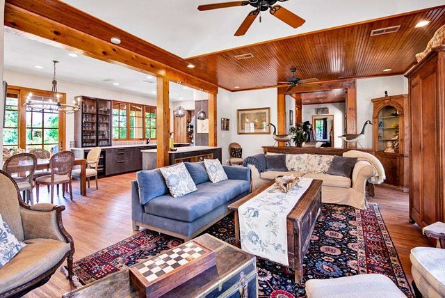 541 Martindale Falls RD, Martindale, TX 78655