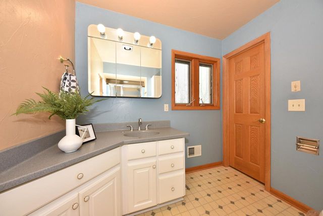 W210N11170 Mountbrooke DRIVE, Germantown, WI 53022