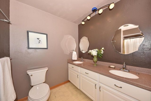 W210N11170 Mountbrooke DRIVE, Germantown, WI 53022